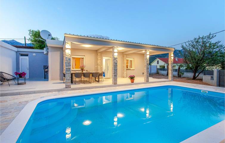 Casa de vacaciones para 8 personas, con piscina además de terraza y jardín - 1