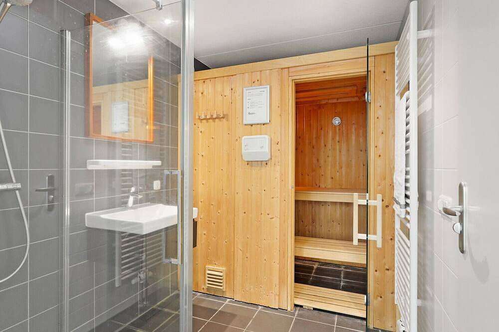 Luxury 8-person bungalow in Drenthe