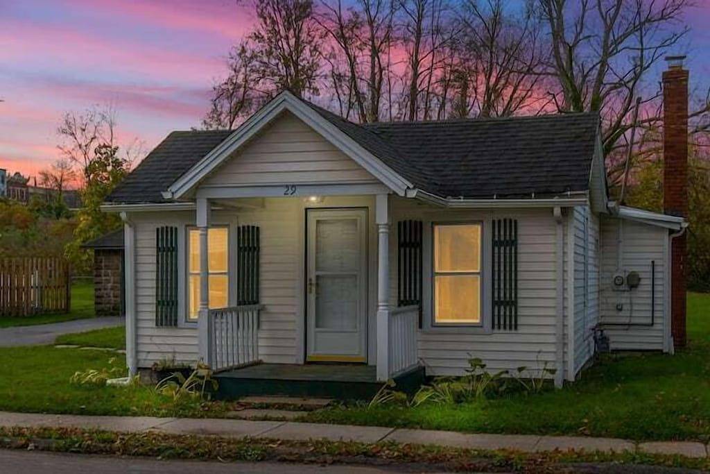 Tiny House Jewel in Brockport! in Ontariosee