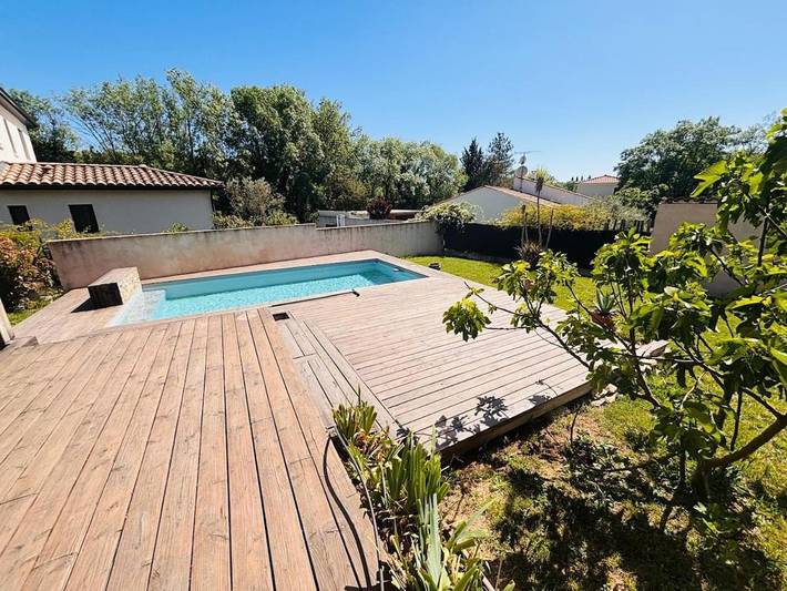 Location de vacances pour 6 personnes, avec vue ainsi que terrasse et piscine à Prades-le-Lez - 4
