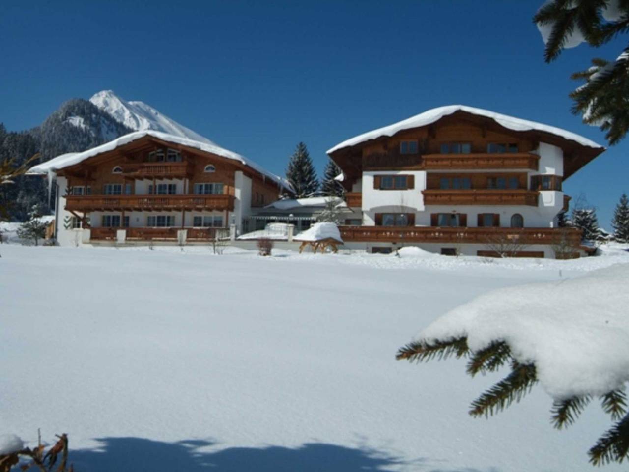 Landhaus Sammer - Suite Edelweiß in Tannheim (Tirol), Allgäuer Alpen (Österreich)