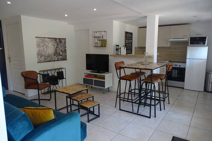 Gîte pour 2 personnes, avec jardin ainsi que terrasse et jacuzzi à Le Bar-sur-Loup