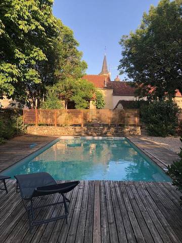 Gîte pour 2 personnes, avec jardin ainsi que piscine et vue à Vailhourles