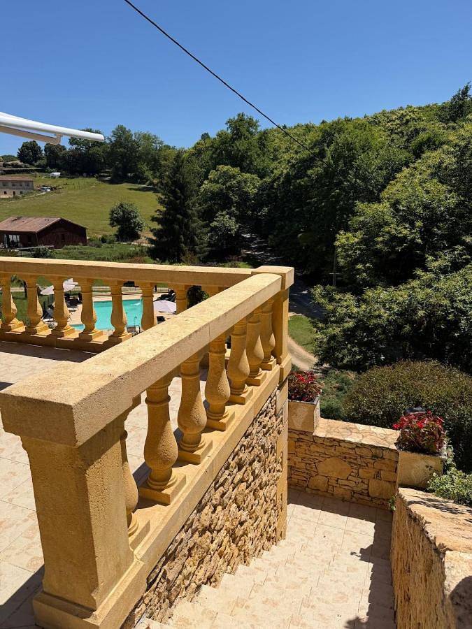 Location de vacances pour 6 personnes, avec vue ainsi que piscine et jardin à Calviac-en-Périgord - 4