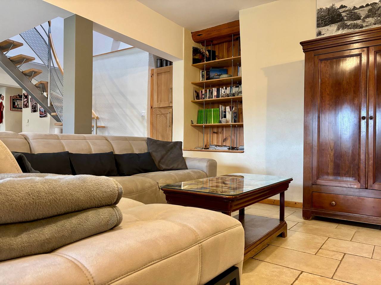 Casa rural restaurada del siglo Xix con wifi, jardín y actividades cercanas en Le Fraisse. in Saint-Julien-Chapteuil, Macizo Central