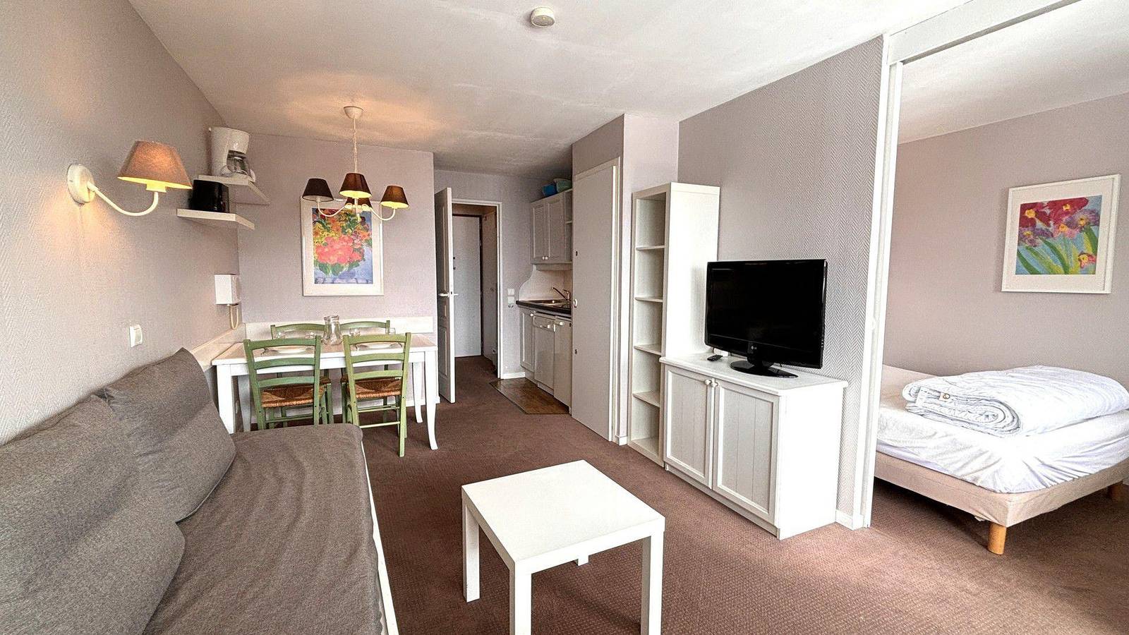 Entire apartment, Résidence Chapka - 2 room apartment 4 people (411) in Morzine, Les Portes du Soleil