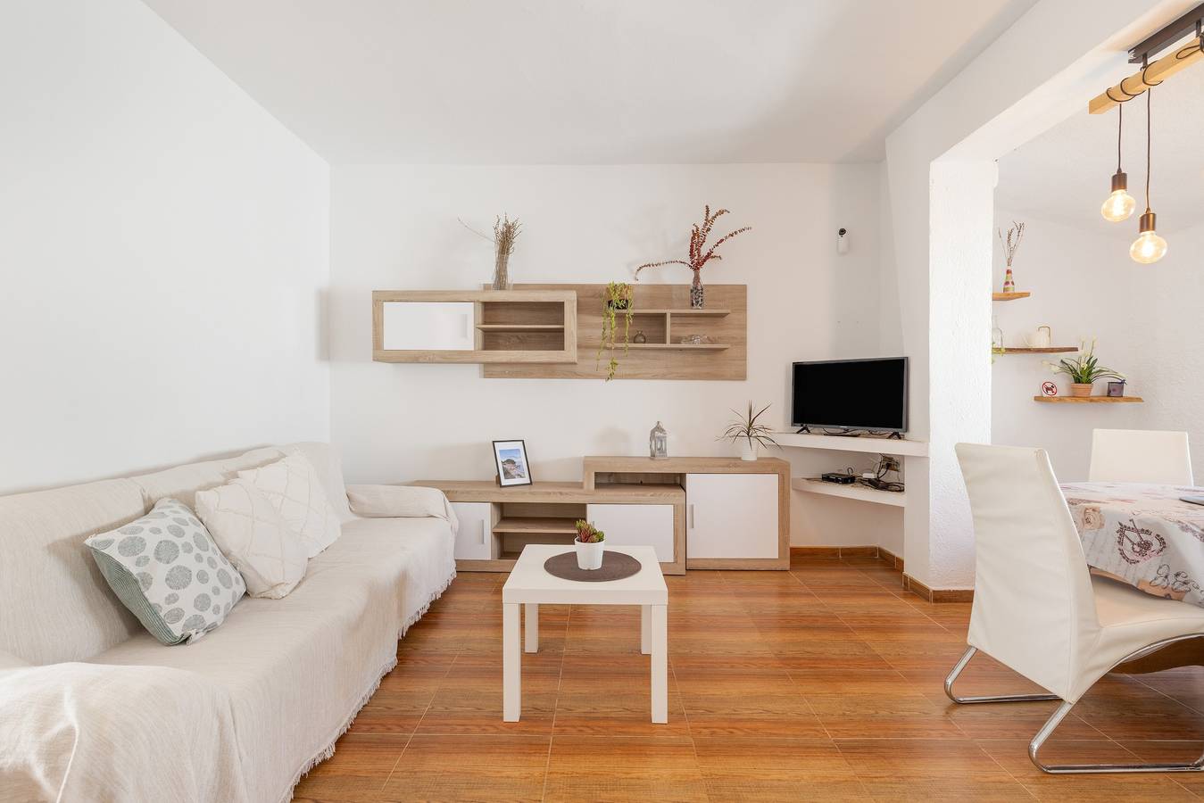 Holiday Home 'La Casa Del Mar' with Private Garden, Wi-Fi, and Air Conditioning in Mont-roig del Camp, Costa Dorada