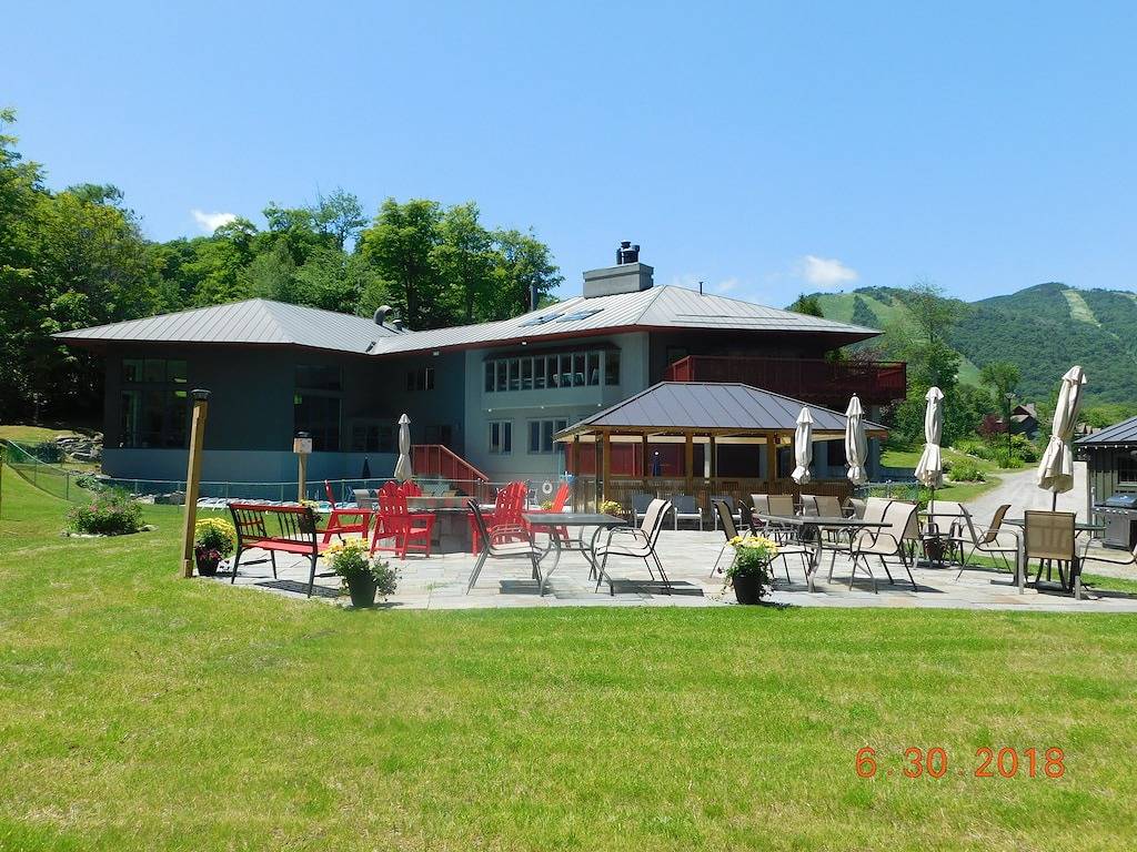 Ganze Wohnung, Sunrise Ski On & Off! Trailside 2 Story Endeinheit. Pool, Whirlpools, Fitnessstudio, Sauna +++ in Killington, Rutland County