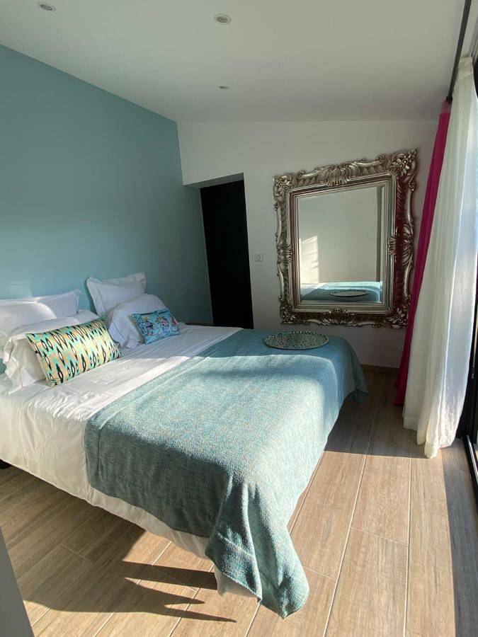 Chambre d’hôte pour 3 personnes, avec Terrasse ainsi que Jardin et Vue