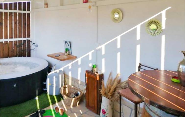 Wohnwagen für 2 Personen, mit Garten in Arles - 4