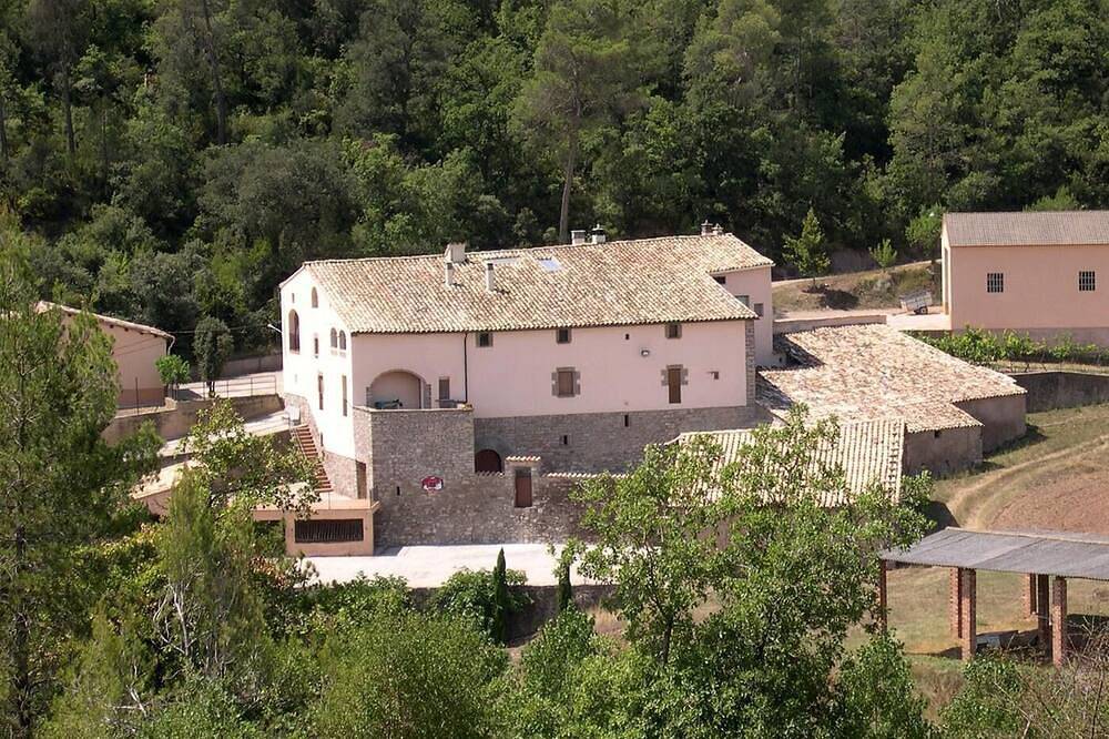 Agradable i tranquila casa cerca de Barcelona, piscina y barbacoa privada. in Avinyó, Pla de Bages DO