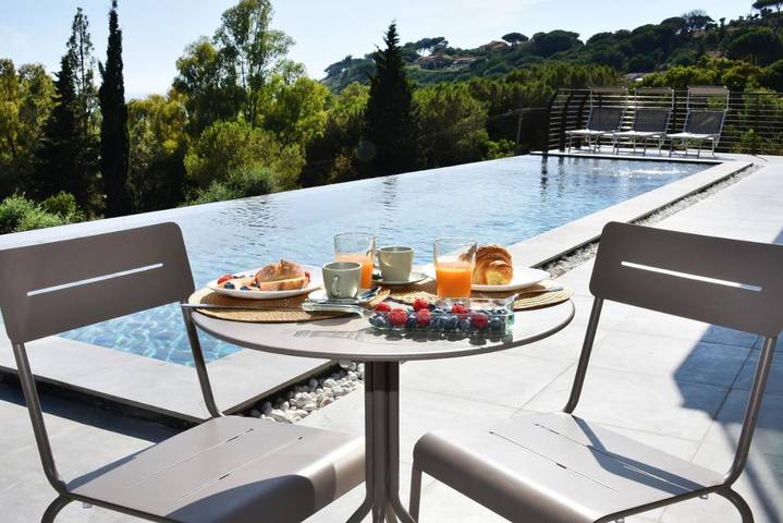 Ferienwohnung für 2 Personen, mit Terrasse und Garten sowie Pool in Morcone