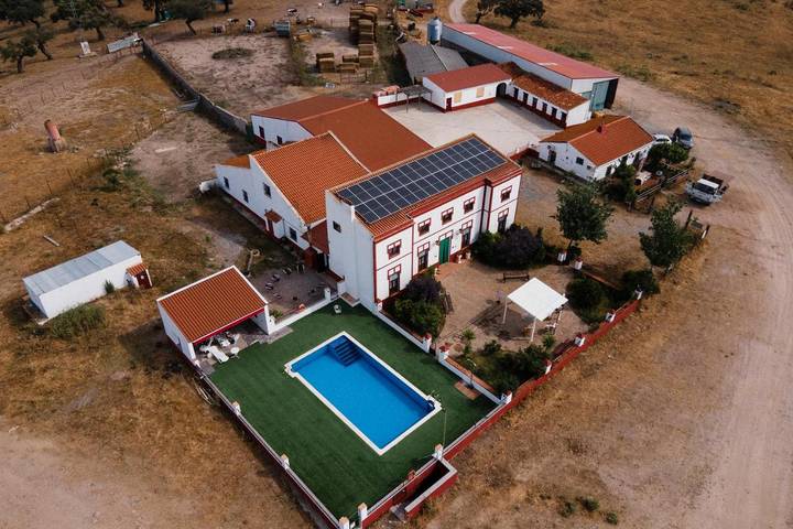 Chalet para 16 personas, con jardín además de vistas y piscina en Zafra - Río Bodión
