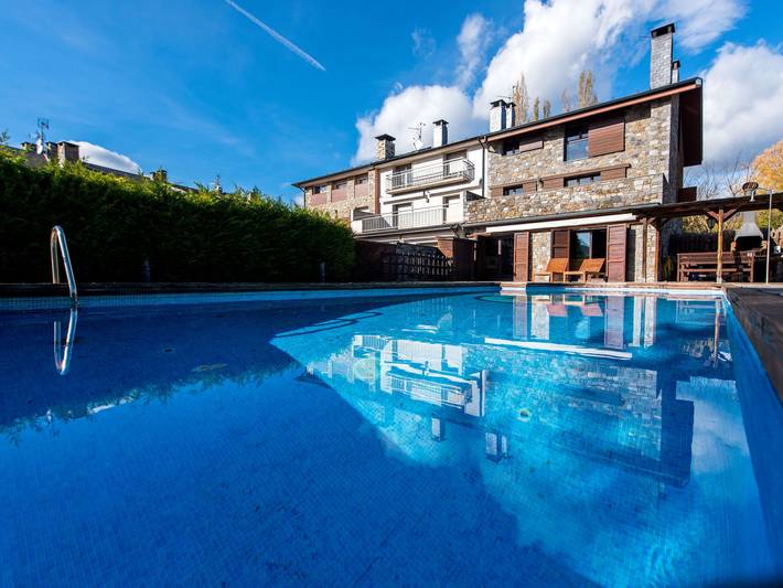Casa de vacaciones para 14 personas, con jardín además de terraza y piscina, Se admiten mascotas - 1