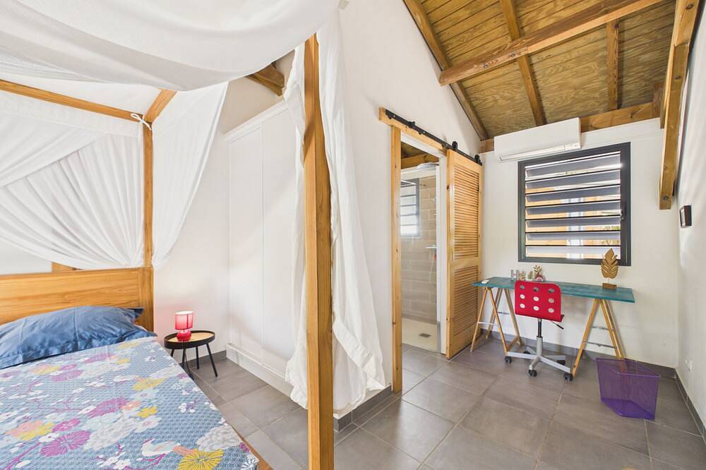 Sea view, Pool in a beautiful villa for 8 in Plage de Ferry, Deshaies
