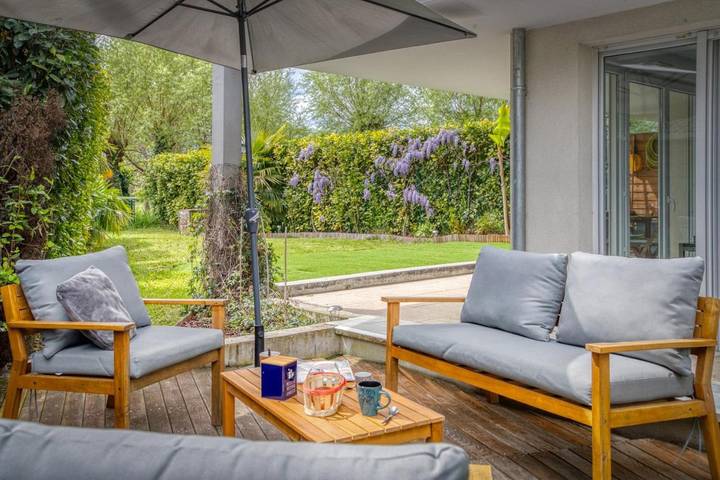 Gîte pour 6 personnes, avec vue ainsi que jardin et terrasse à Saint-Ismier