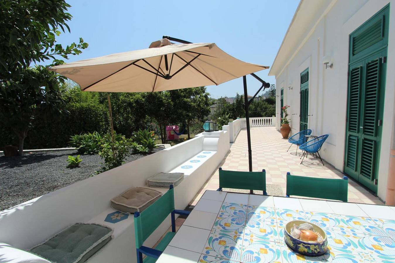 Villa 'La Casa Bianca' con Terraza Privada, Wi-Fi y Aire Acondicionado in Lipari