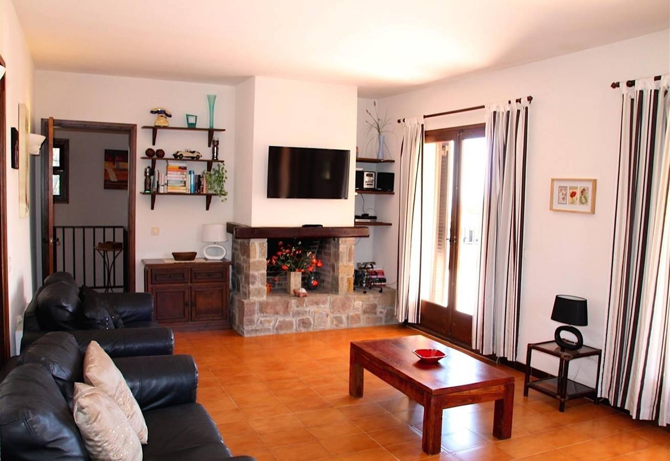 "Villa Urgell" con piscina, Wi-Fi, terraza y jardín in Urbanització Torre Vella, Torroella de Montgrí