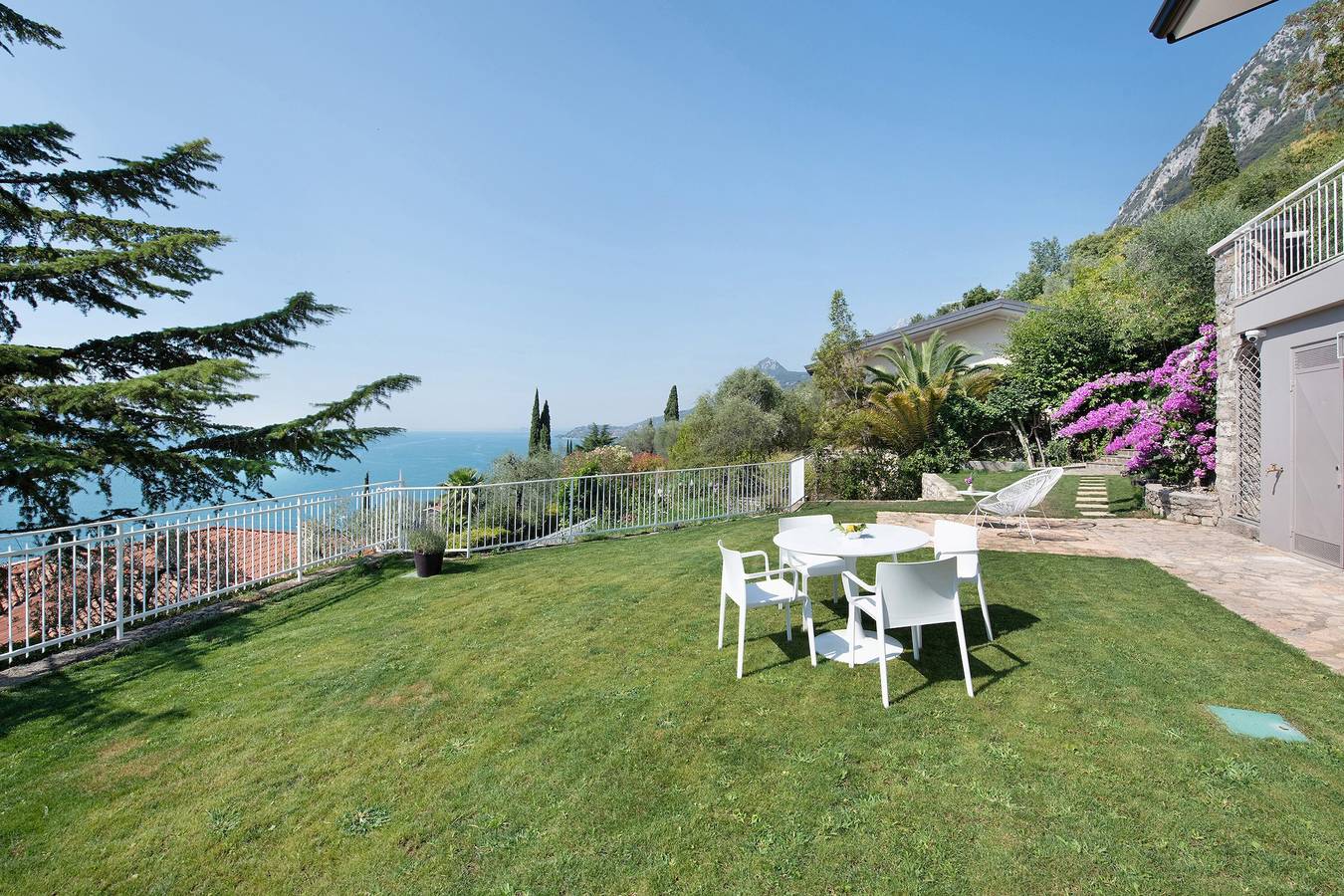 Ganzes Studio, Haustierfreundliche Ferienwohnung Villa Gargnano mit Seeblick und Garten in Gargnano, Gardasee-Berge