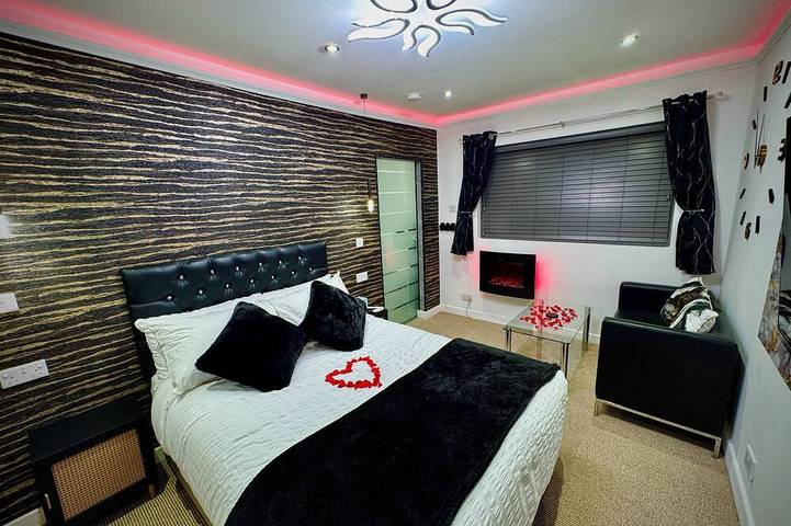 Suite 1 Private Jacuzzi Spa Hot Tub & Sauna in Sheffield, Südliches Yorkshire