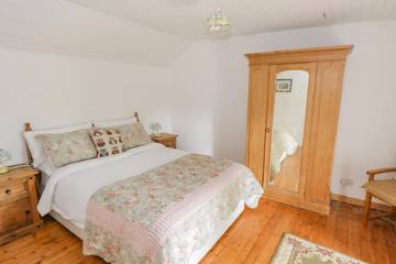 Log Cabin for 6 People in Glenties, County Donegal, Photo 3