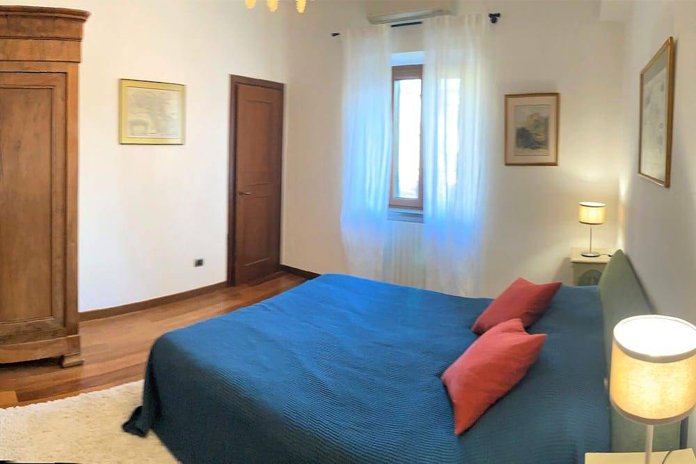 Appartamento intero, Spazioso appartamento storico con terrazza sul tetto in Orbetello, Provincia di Grosseto