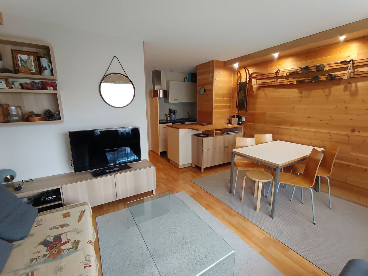 Studio entier, Studio lumineux rénové, parking, animaux acceptés, 5 pers in Montgenèvre, Région de Briançon