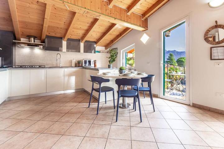 Ferienwohnung für 4 Personen, mit Ausblick und Garten in Brusimpiano Gemeinde