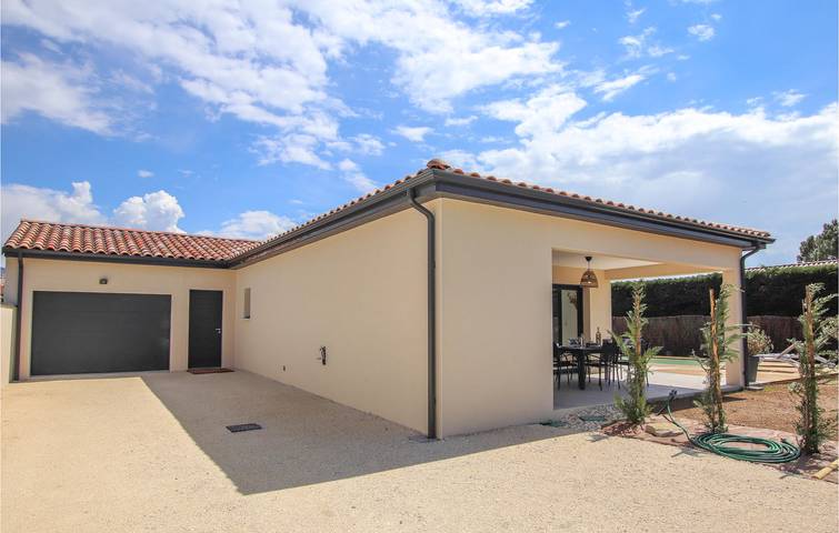 Maison de vacances pour 8 personnes, avec piscine ainsi que terrasse et jardin