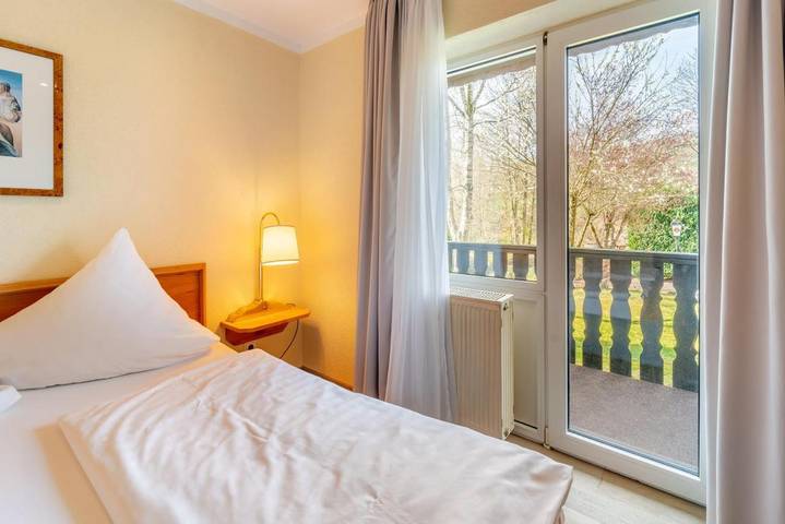 Hotel für 2 Personen, mit Balkon und Terrasse sowie Garten und Sauna in Nümbrecht - 3