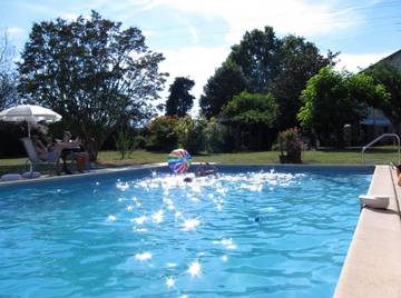Chambre d’hôte pour 3 personnes, avec vue ainsi que jardin et piscine à Miramont-de-Guyenne