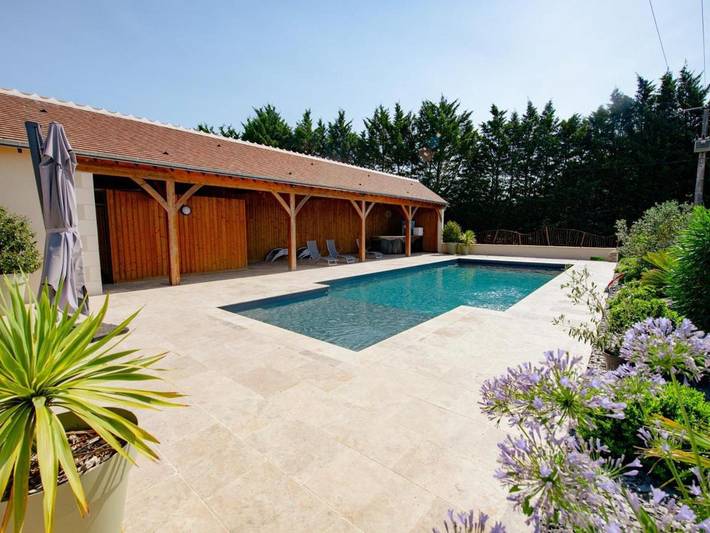 Location de vacances pour 28 personnes, avec Jacuzzi et Terrasse ainsi que Jardin et Piscine à Sennevières - 2