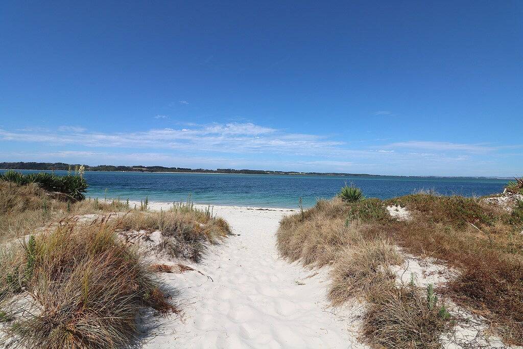 'The Bach'  Relaxed Holiday Accommodation Kaimaumau in Northland