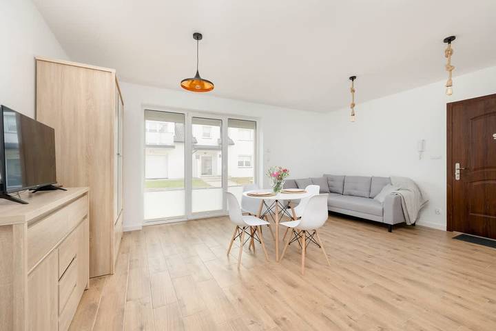 Ganze Ferienwohnung, Ferienwohnung für 2 Personen mit Garten in Darłowo, Powiat Sławieński
