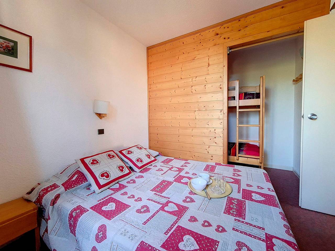 Entire apartment, Spacious apartment for 6, steps from slopes, balcony with Masse view in Saint-Martin-de-Belleville, Les Trois Vallées