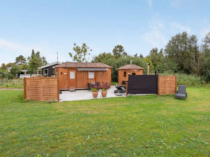 Ferieudlejning for 2 personer, med Terrasse og Sauna i Præstø