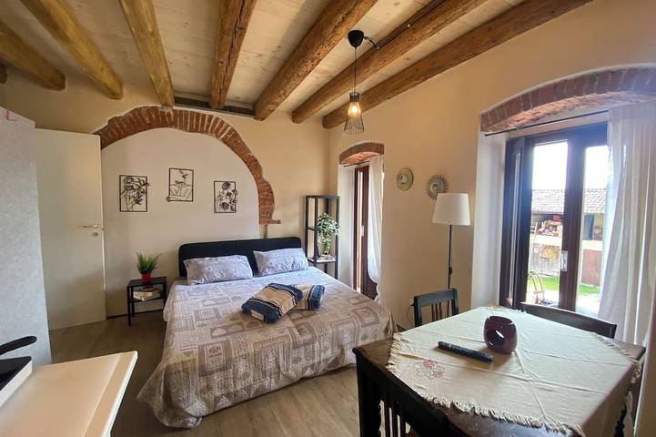 Entire apartment, The room in the ancient village in Colà, Lazise