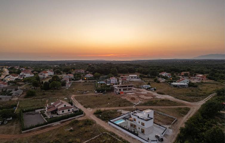 Location de vacances pour 9 personnes, avec jardin et terrasse, animaux acceptés à Nin - 4