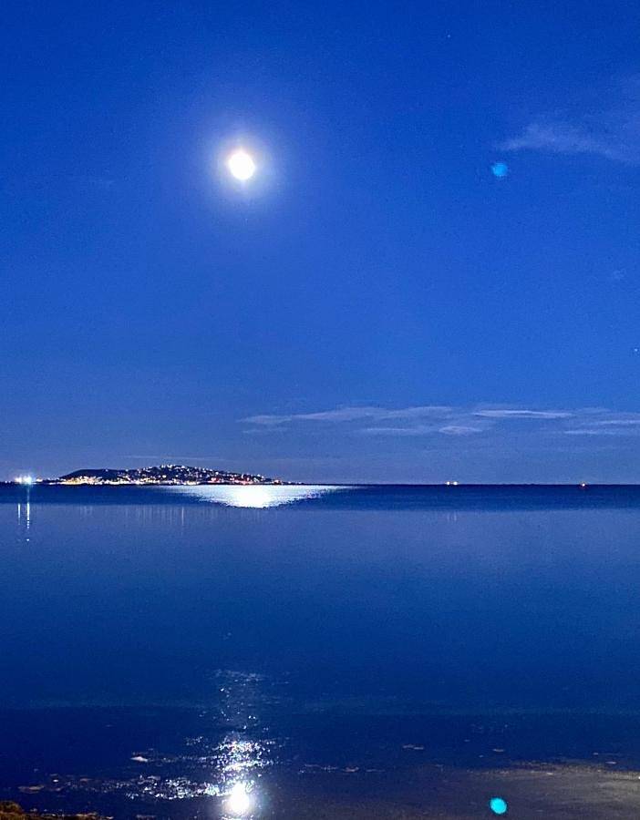 Gîte pour 4 personnes, avec vue sur le lac ainsi que vue et terrasse dans Port De Marseillan - 4