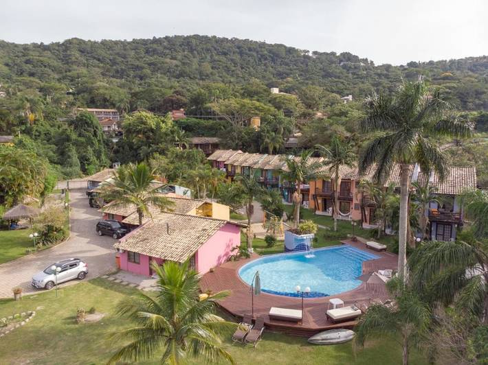 Casas e apartamentos de temporada para 3 pessoas, com jardim e vista e ainda vista para o lago and piscina em Lagoa da Conceição