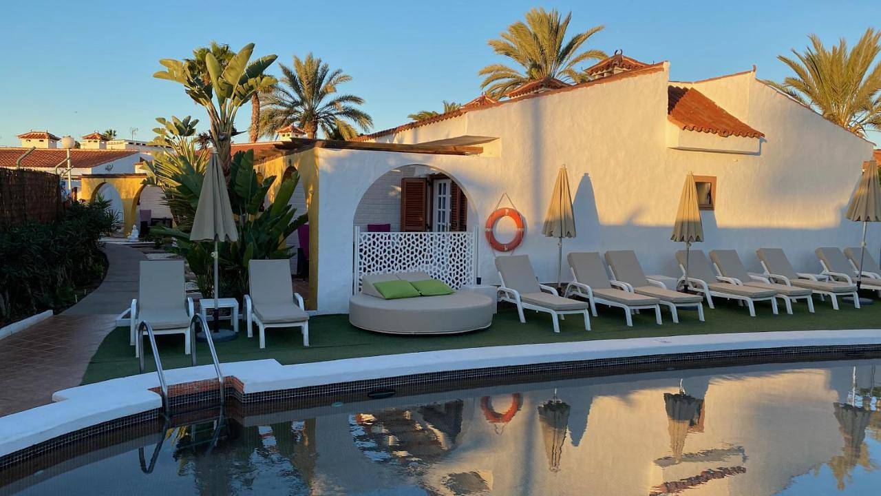 Rainbow Golf Bungalows, Gay Men-only Resort in Campo Internacional, San Bartolomé de Tirajana