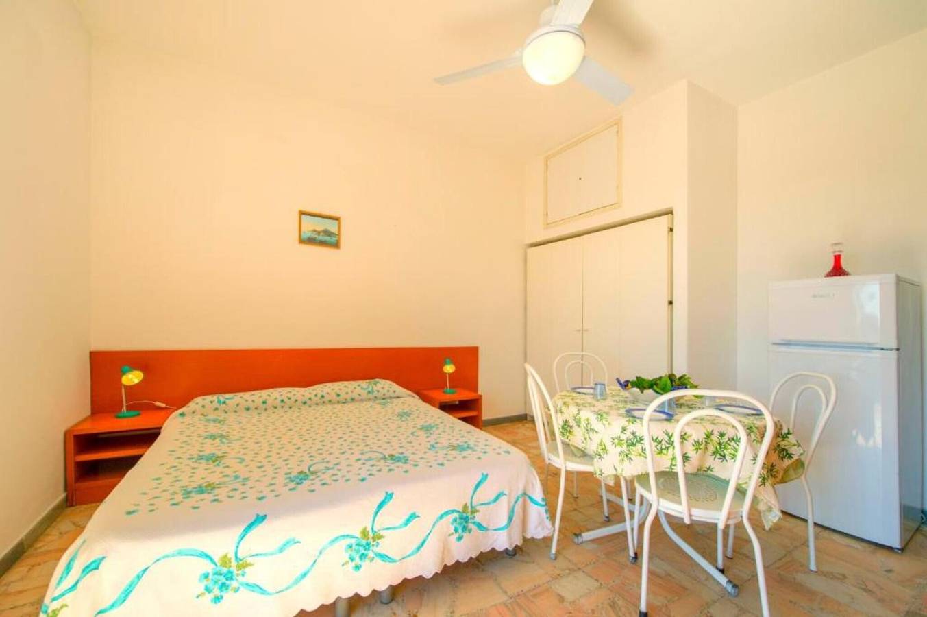 Ganze Wohnung, Ferienwohnung 'Trilo' mit Meerblick, privater Terrasse und Wi-Fi in Ischia Stadt, Ischia