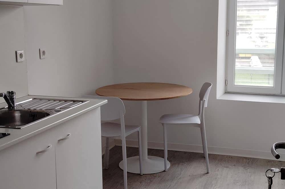 Appartement entier, Studio + extérieur centre-ville Ribérac1 in Ribérac, Périgord Vert