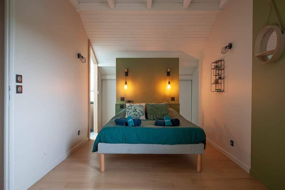 Contemporary house with private pool between lake and mountains - Wifi in Saint-Jorioz, Parc naturel régional du Massif des Bauges