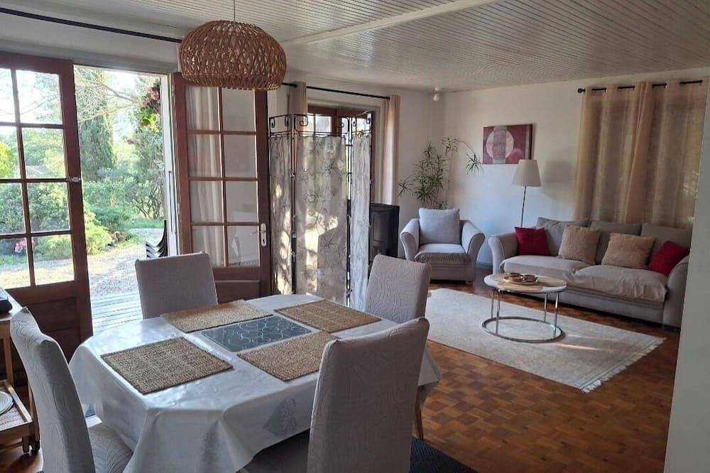 Chalet and pool 4 persons in the Corbieres, large garden in Fabrezan, Mittelmeerküste (Frankreich)