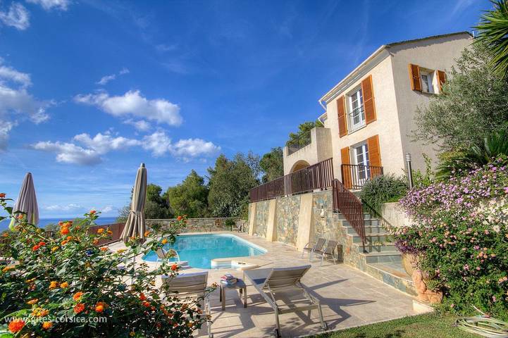 Gîte pour 5 personnes, avec Terrasse et Jardin ainsi que Piscine et Vue à Farinole