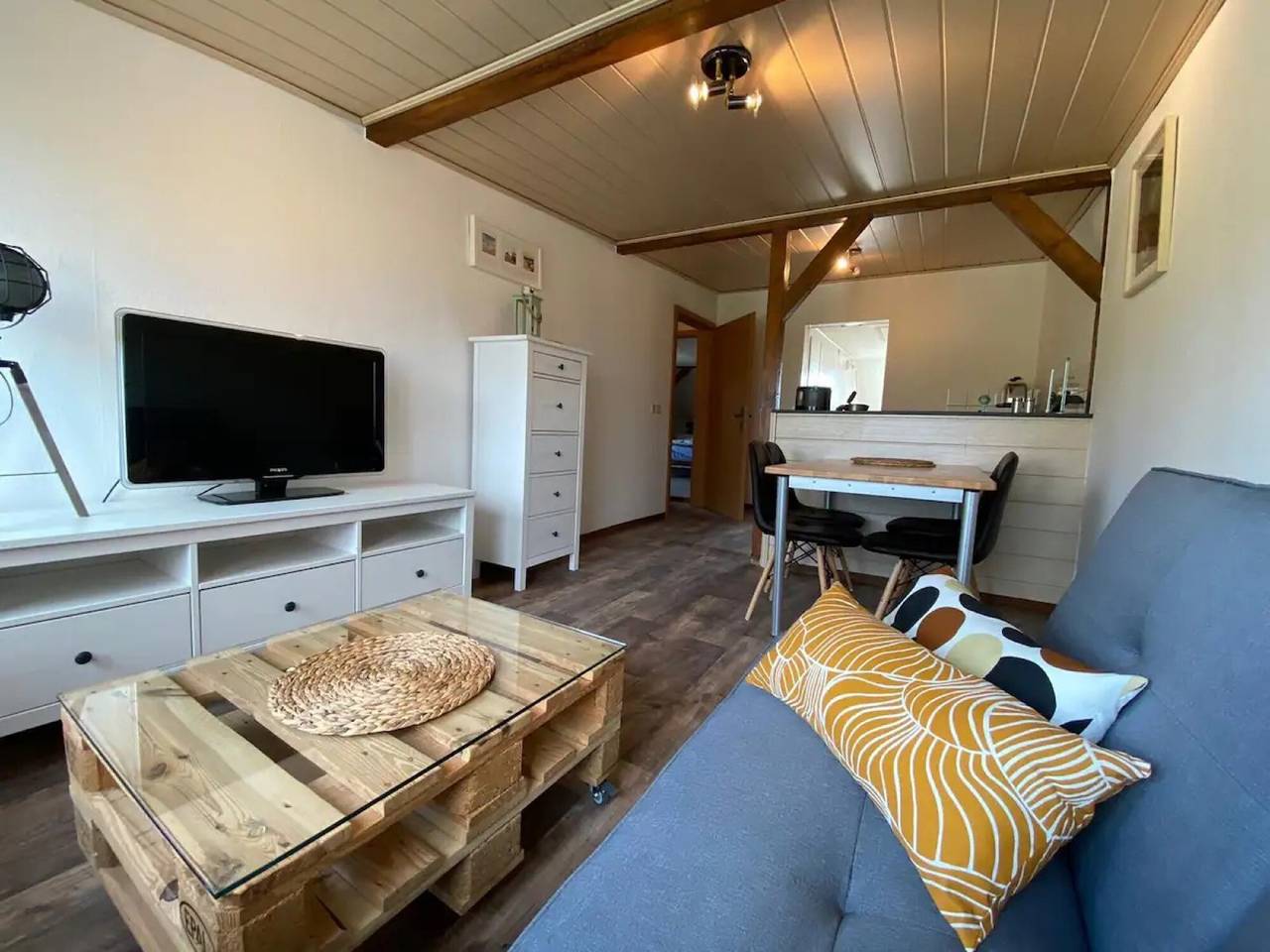 Ganze Wohnung, Ferienwohnung 'Schöne Dachgeschosswohnung' mit Wlan in Magdeburg, Elbe-Börde-Heide