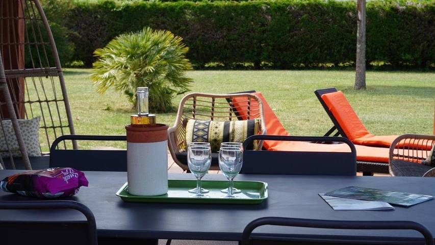 Location de vacances pour 5 personnes, avec jardin ainsi que vue et piscine dans Cartelègue - 2