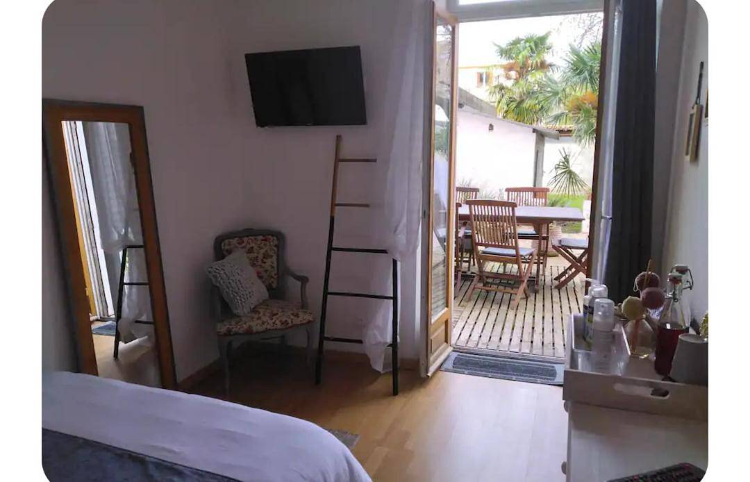 Appartement de vacances entier, Chambre chez l'habitant tout confort aux Balcons de Bigorre in Tarbes, Hautes-Pyrénées