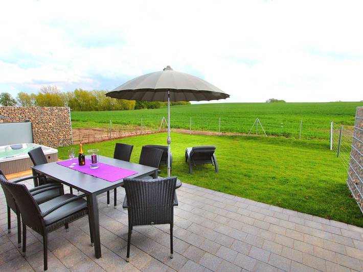 Ferienhaus für 7 Personen, mit Ausblick und Sauna sowie Terrasse und Garten, kinderfreundlich in Göhren-Lebbin - 2